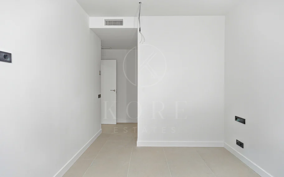 Apartamento de tres dormitorios en la comunidad cerrada de Medblue, en Altos de los Monteros