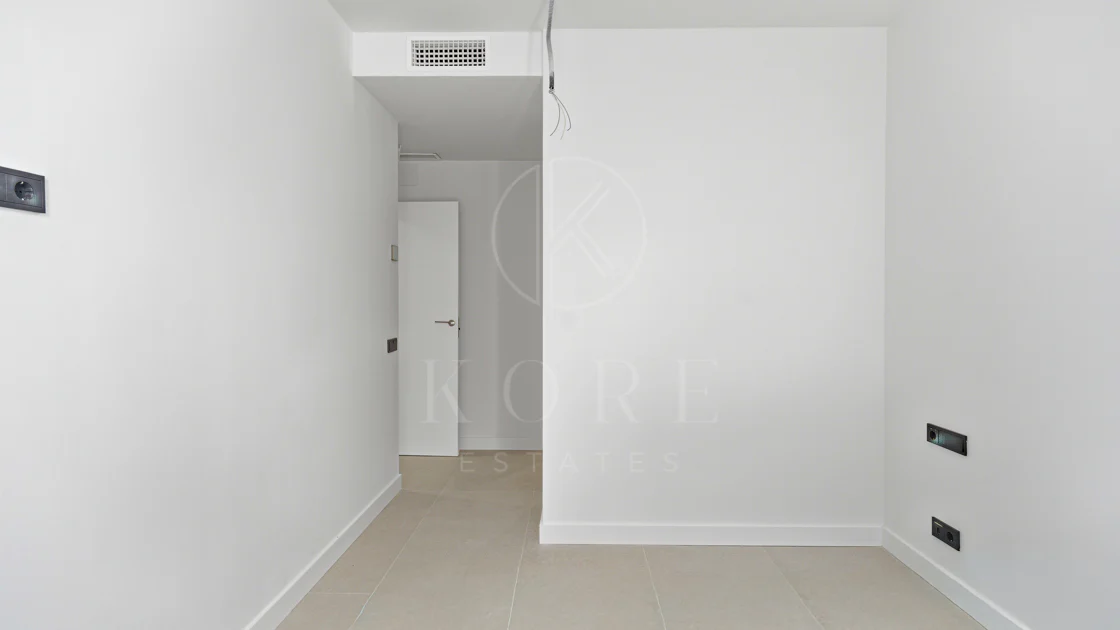 Apartamento de tres dormitorios en la comunidad cerrada de Medblue, en Altos de los Monteros