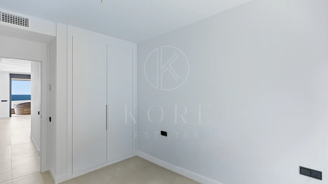 Apartamento de tres dormitorios en la comunidad cerrada de Medblue, en Altos de los Monteros