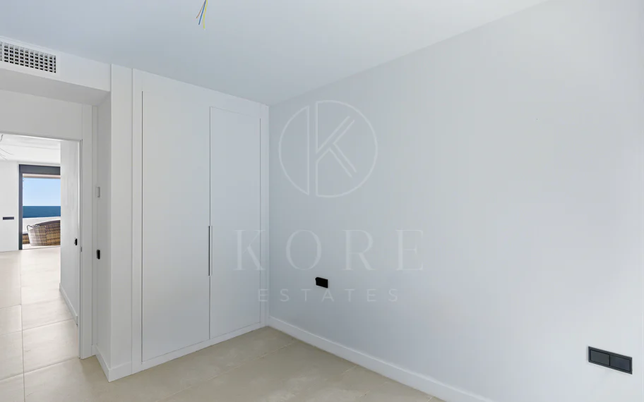 Apartamento de tres dormitorios en la comunidad cerrada de Medblue, en Altos de los Monteros