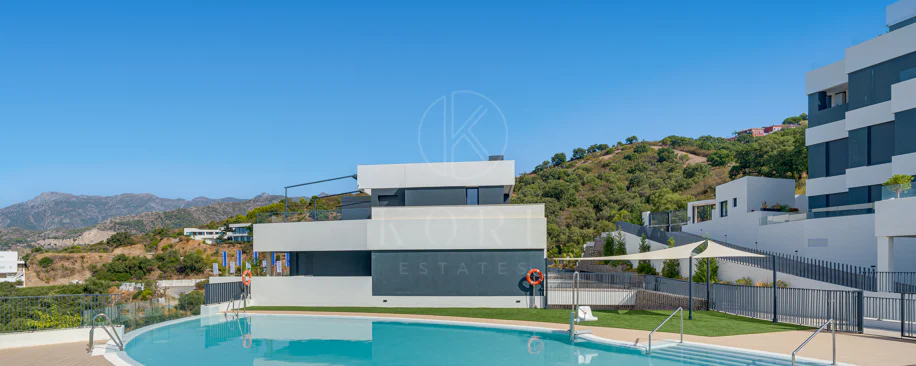 Apartamento de tres dormitorios en la comunidad cerrada de Medblue, en Altos de los Monteros