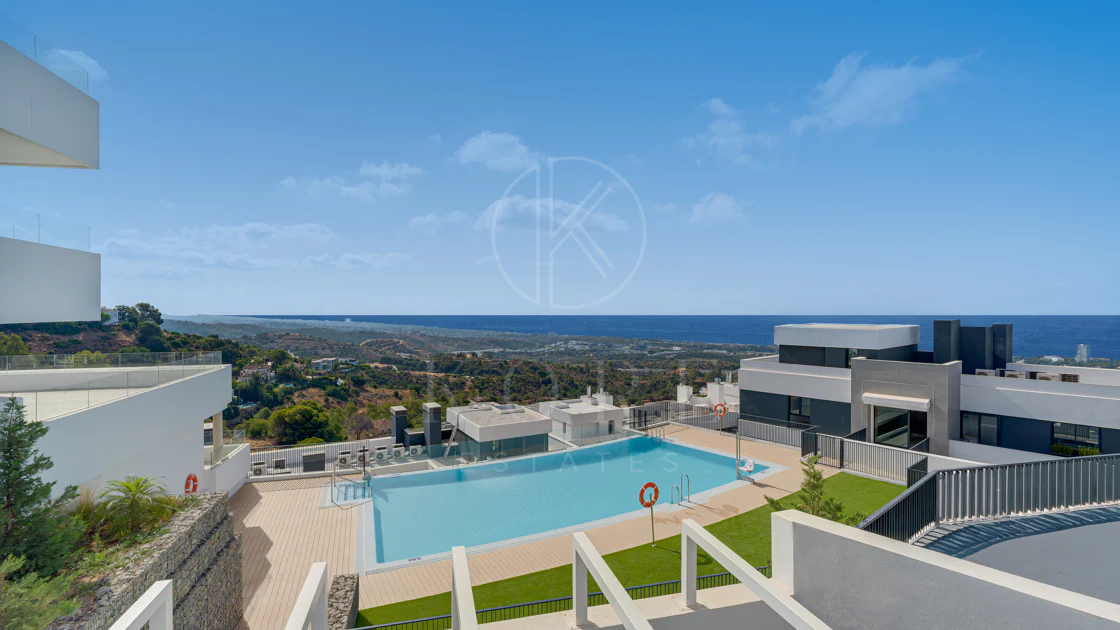 Apartamento de tres dormitorios en la comunidad cerrada de Medblue, en Altos de los Monteros