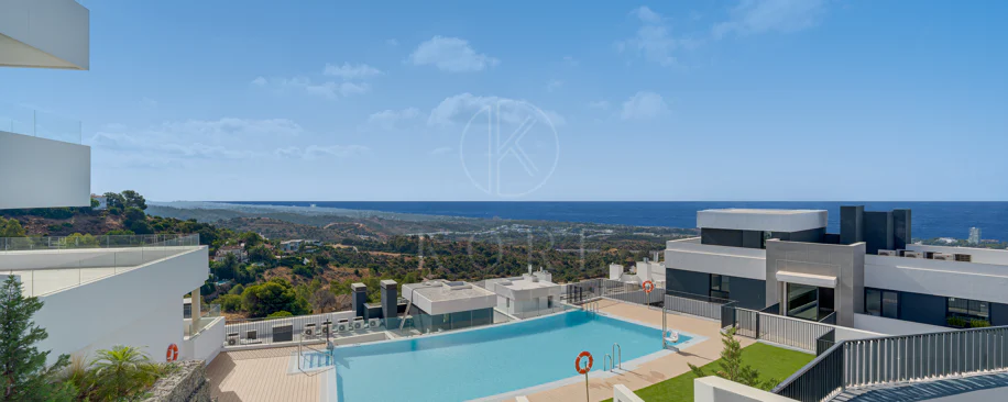 Apartamento de tres dormitorios en la comunidad cerrada de Medblue, en Altos de los Monteros