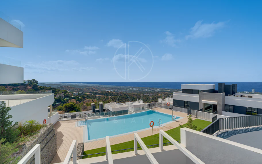 Apartamento de tres dormitorios en la comunidad cerrada de Medblue, en Altos de los Monteros