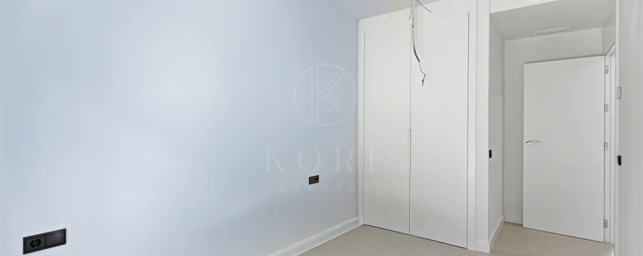 Apartamento de tres dormitorios en la comunidad cerrada de Medblue, en Altos de los Monteros