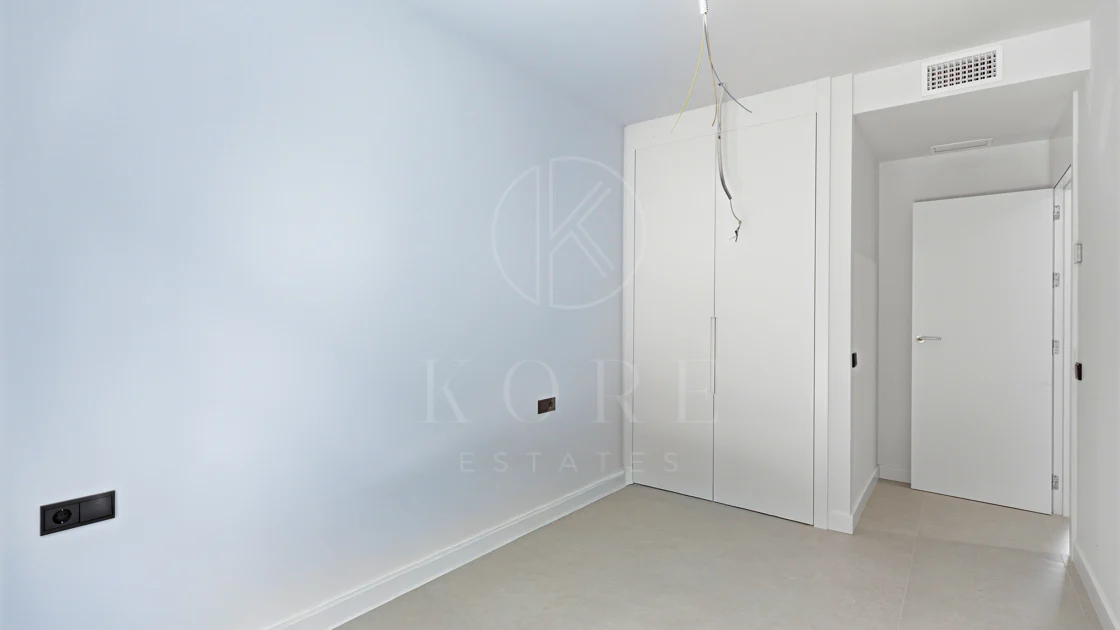 Apartamento de tres dormitorios en la comunidad cerrada de Medblue, en Altos de los Monteros