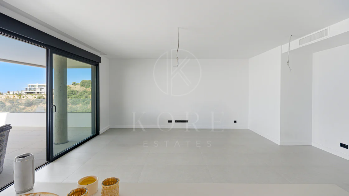Apartamento de tres dormitorios en la comunidad cerrada de Medblue, en Altos de los Monteros