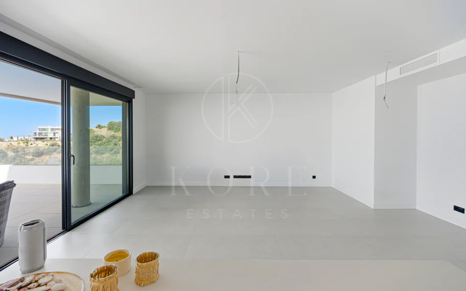 Apartamento de tres dormitorios en la comunidad cerrada de Medblue, en Altos de los Monteros