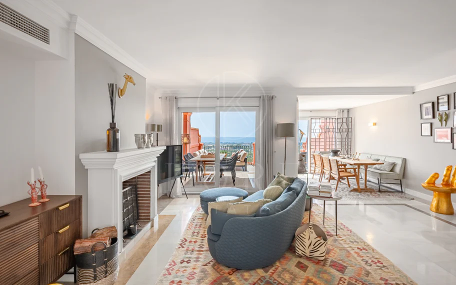 Exclusivo Dúplex Reformado con Vistas Panorámicas al Mar en La Quinta, Benahavís