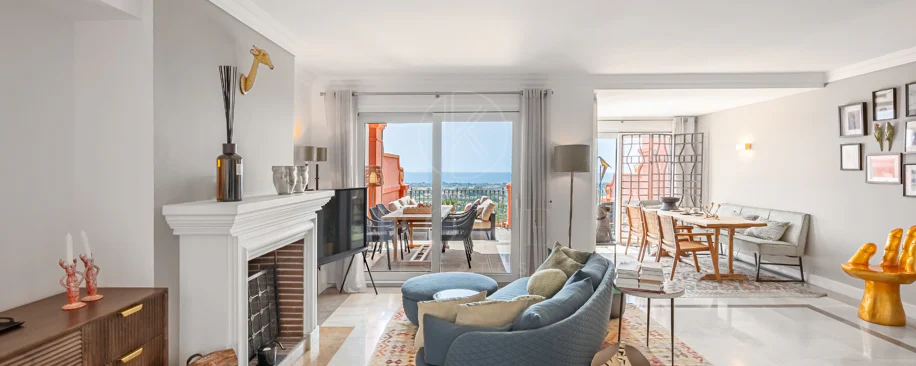 Exclusivo Dúplex Reformado con Vistas Panorámicas al Mar en La Quinta, Benahavís