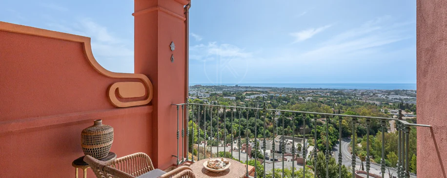 Exclusivo Dúplex Reformado con Vistas Panorámicas al Mar en La Quinta, Benahavís