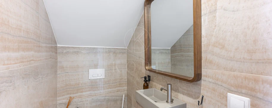 Exclusivo Dúplex Reformado con Vistas Panorámicas al Mar en La Quinta, Benahavís