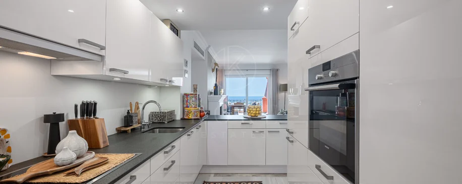 Exclusivo Dúplex Reformado con Vistas Panorámicas al Mar en La Quinta, Benahavís