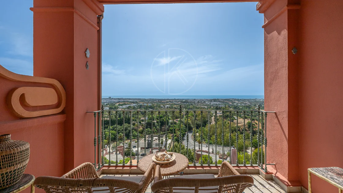 Exclusivo Dúplex Reformado con Vistas Panorámicas al Mar en La Quinta, Benahavís