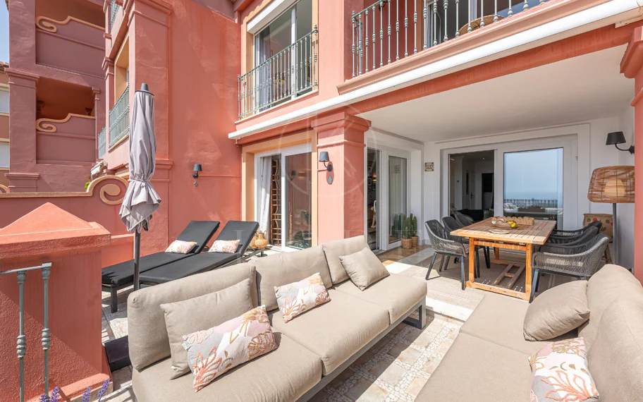 Exclusivo Dúplex Reformado con Vistas Panorámicas al Mar en La Quinta, Benahavís