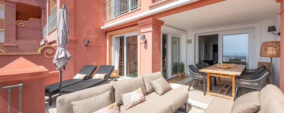 Exclusivo Dúplex Reformado con Vistas Panorámicas al Mar en La Quinta, Benahavís