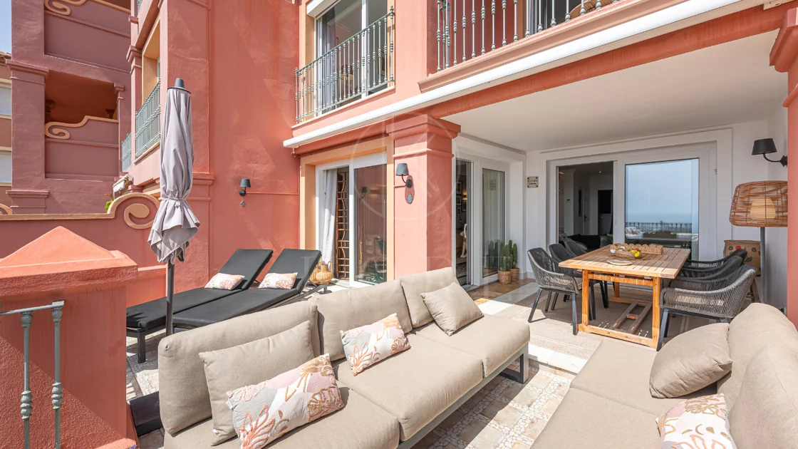 Exclusivo Dúplex Reformado con Vistas Panorámicas al Mar en La Quinta, Benahavís