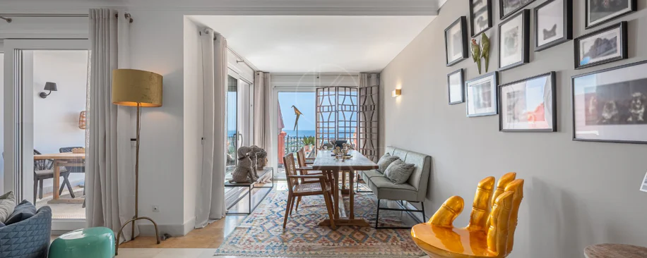Exclusivo Dúplex Reformado con Vistas Panorámicas al Mar en La Quinta, Benahavís