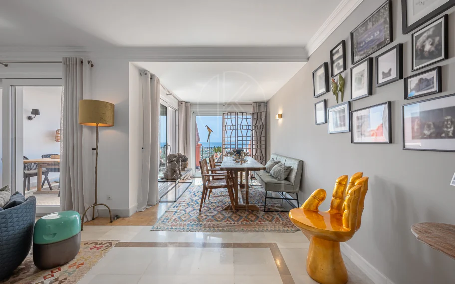 Exclusivo Dúplex Reformado con Vistas Panorámicas al Mar en La Quinta, Benahavís