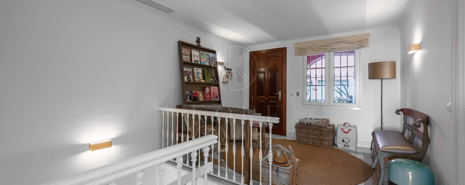 Exclusivo Dúplex Reformado con Vistas Panorámicas al Mar en La Quinta, Benahavís