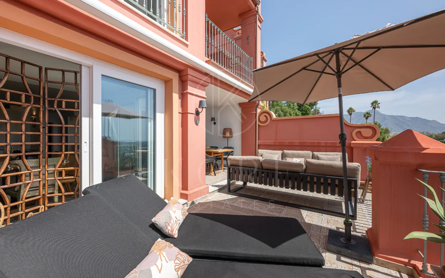 Exclusivo Dúplex Reformado con Vistas Panorámicas al Mar en La Quinta, Benahavís