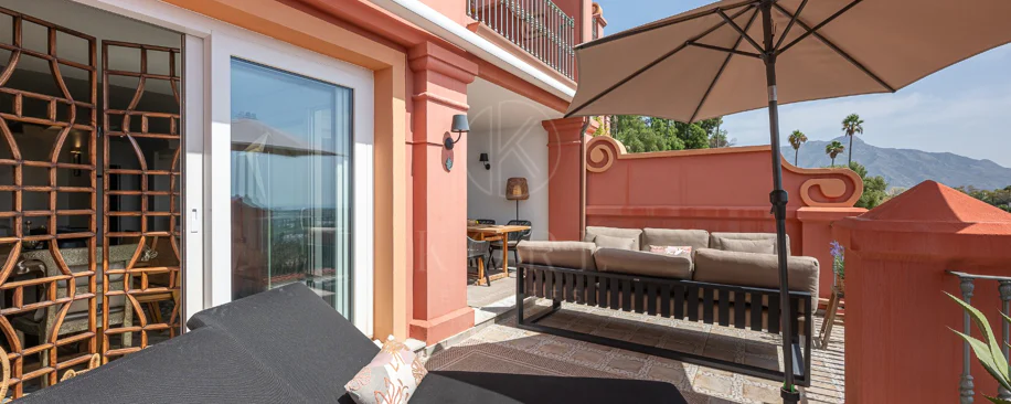 Exclusivo Dúplex Reformado con Vistas Panorámicas al Mar en La Quinta, Benahavís