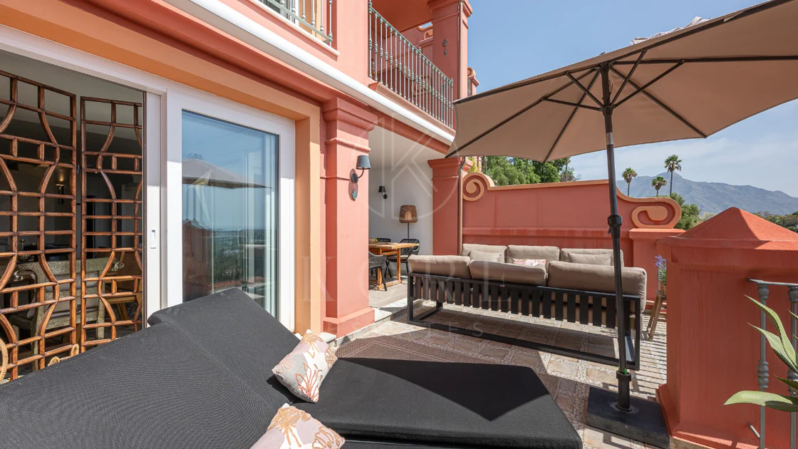 Exclusivo Dúplex Reformado con Vistas Panorámicas al Mar en La Quinta, Benahavís