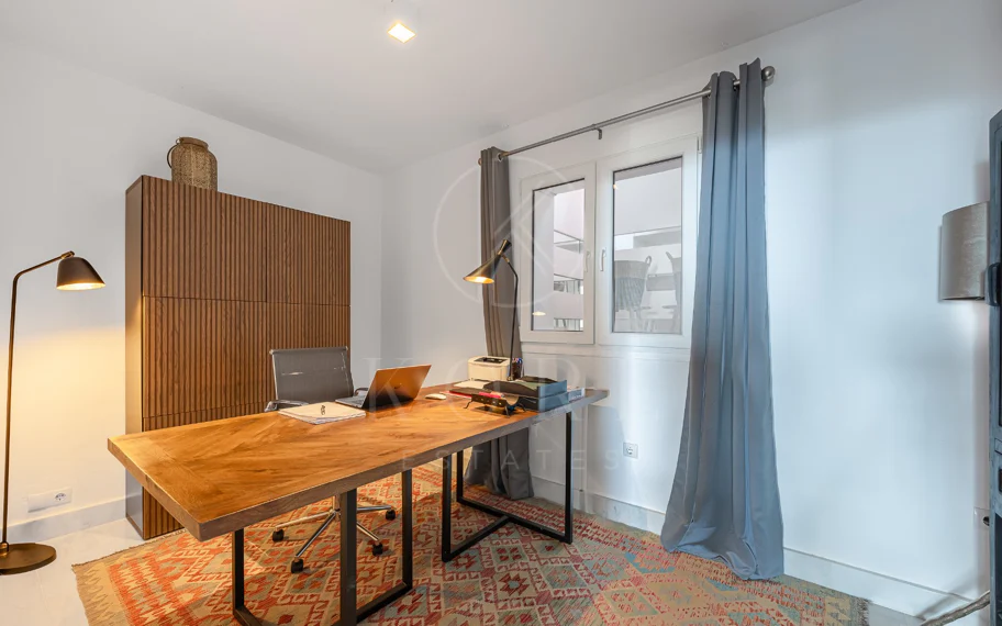 Exclusivo Dúplex Reformado con Vistas Panorámicas al Mar en La Quinta, Benahavís