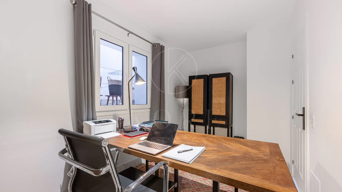 Exclusivo Dúplex Reformado con Vistas Panorámicas al Mar en La Quinta, Benahavís