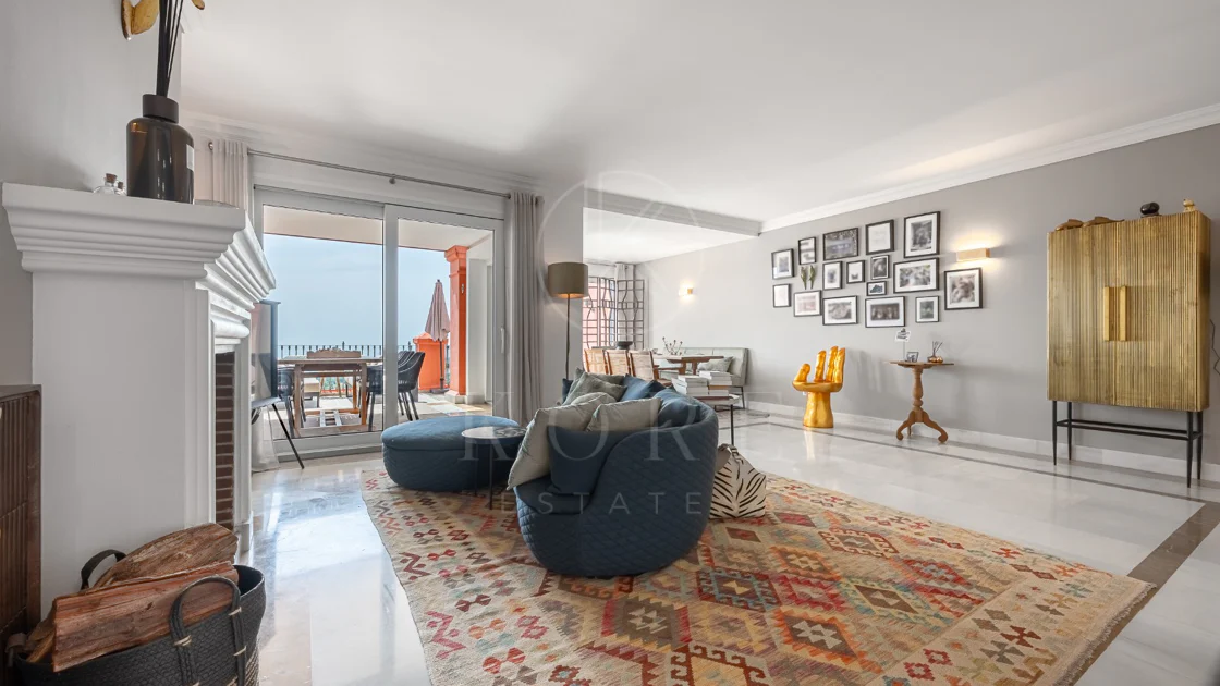 Exclusivo Dúplex Reformado con Vistas Panorámicas al Mar en La Quinta, Benahavís