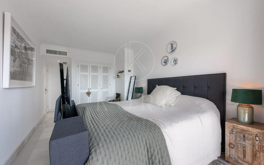 Exclusivo Dúplex Reformado con Vistas Panorámicas al Mar en La Quinta, Benahavís