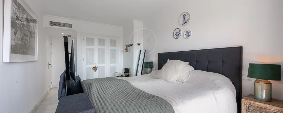 Exclusivo Dúplex Reformado con Vistas Panorámicas al Mar en La Quinta, Benahavís