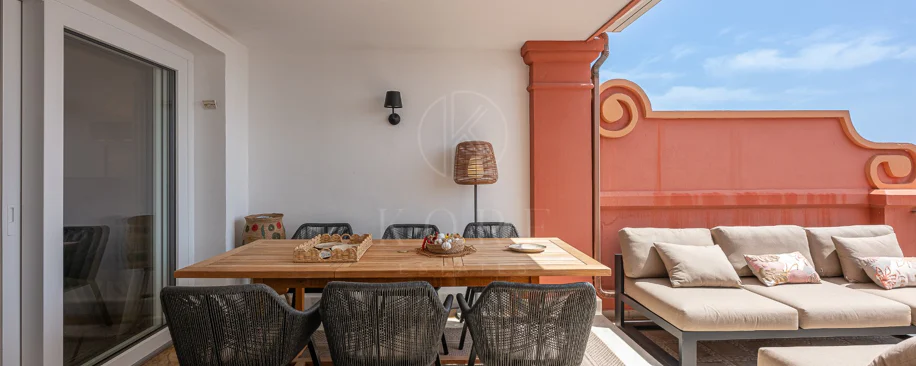 Exclusivo Dúplex Reformado con Vistas Panorámicas al Mar en La Quinta, Benahavís
