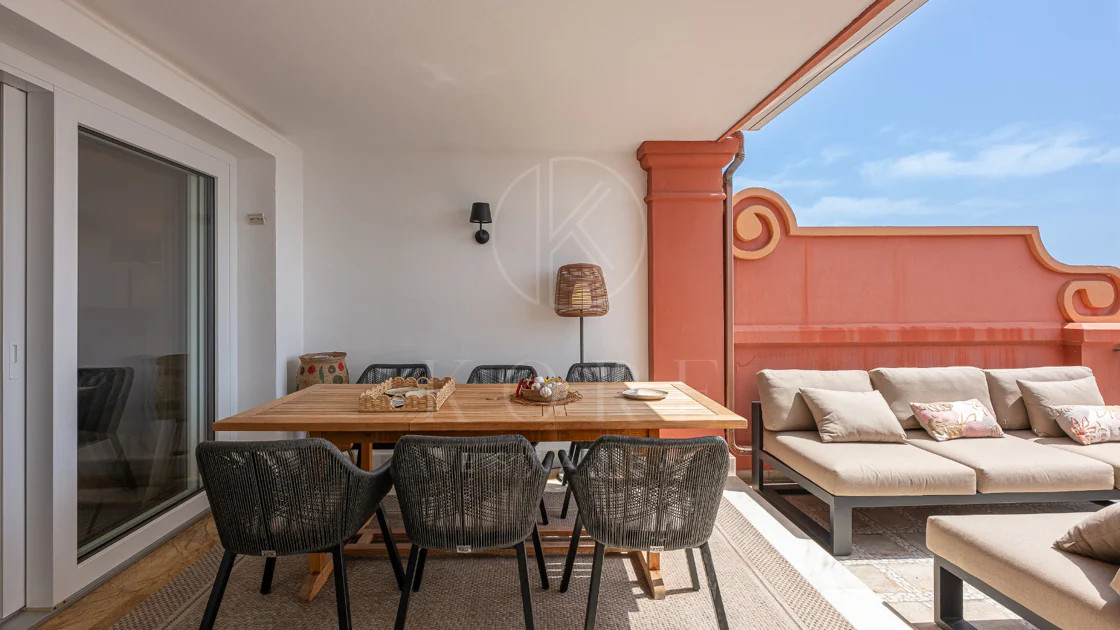 Exclusivo Dúplex Reformado con Vistas Panorámicas al Mar en La Quinta, Benahavís