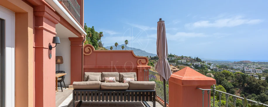 Exclusivo Dúplex Reformado con Vistas Panorámicas al Mar en La Quinta, Benahavís
