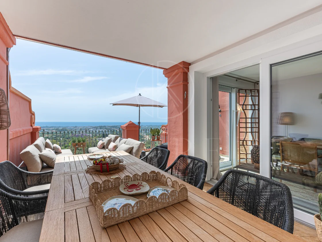Exclusive Duplex Reformed with Panoramic Sea Views in La Quinta, Benahavís