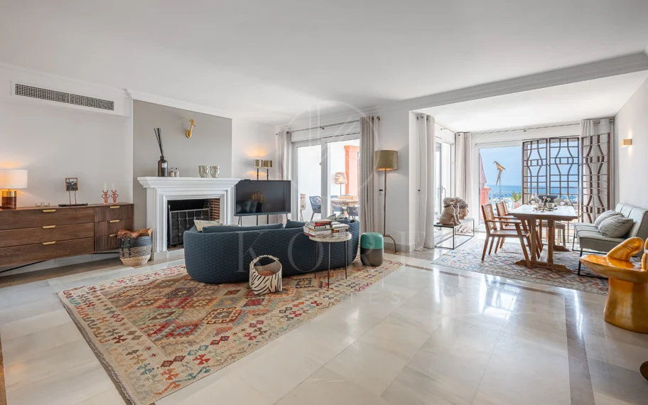Exclusivo Dúplex Reformado con Vistas Panorámicas al Mar en La Quinta, Benahavís