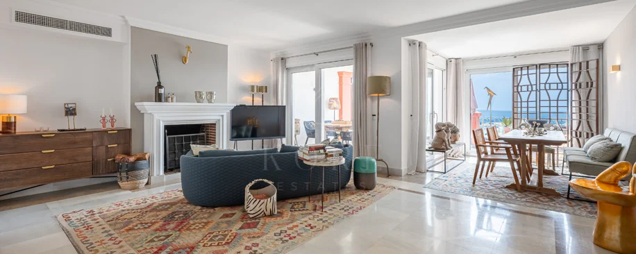 Exclusivo Dúplex Reformado con Vistas Panorámicas al Mar en La Quinta, Benahavís