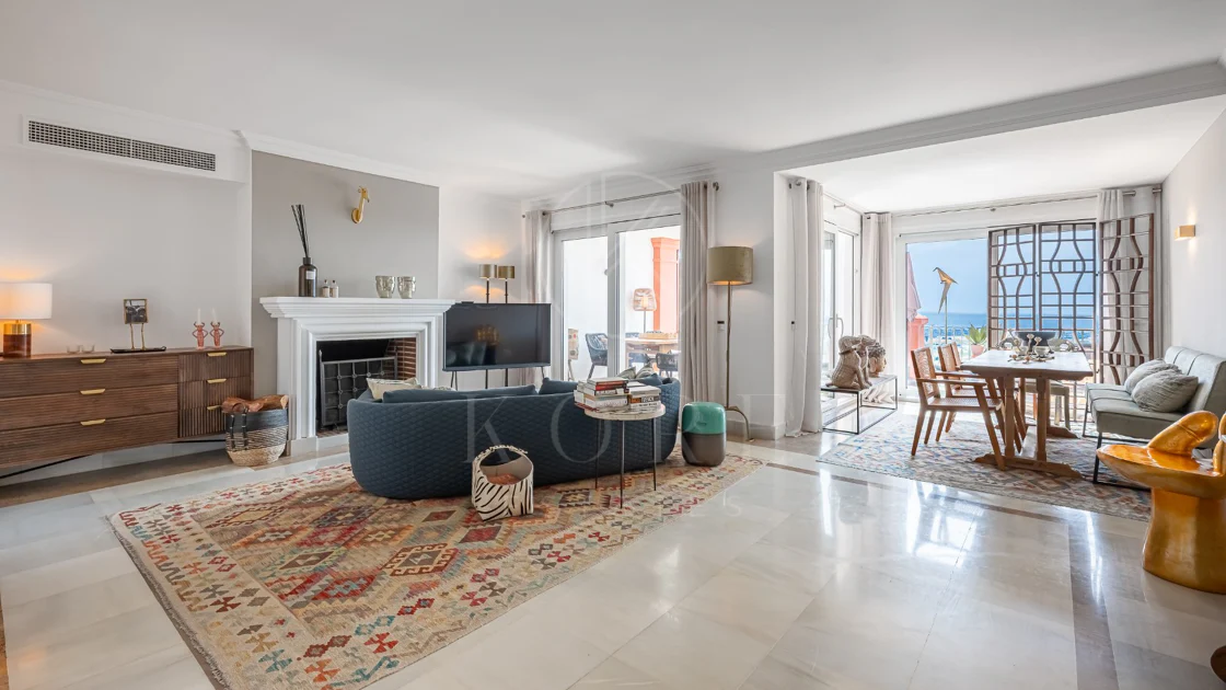 Exclusivo Dúplex Reformado con Vistas Panorámicas al Mar en La Quinta, Benahavís