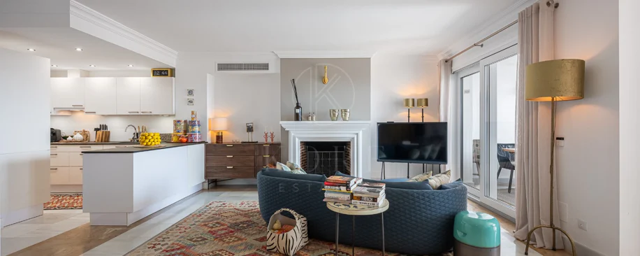 Exclusivo Dúplex Reformado con Vistas Panorámicas al Mar en La Quinta, Benahavís