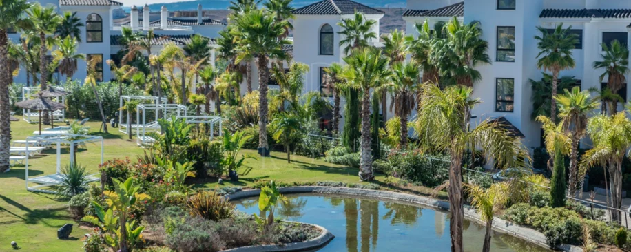 Elegante Apartamento de Diseño en Venta en Mirador de Estepona Hills con Licencia de Alquiler