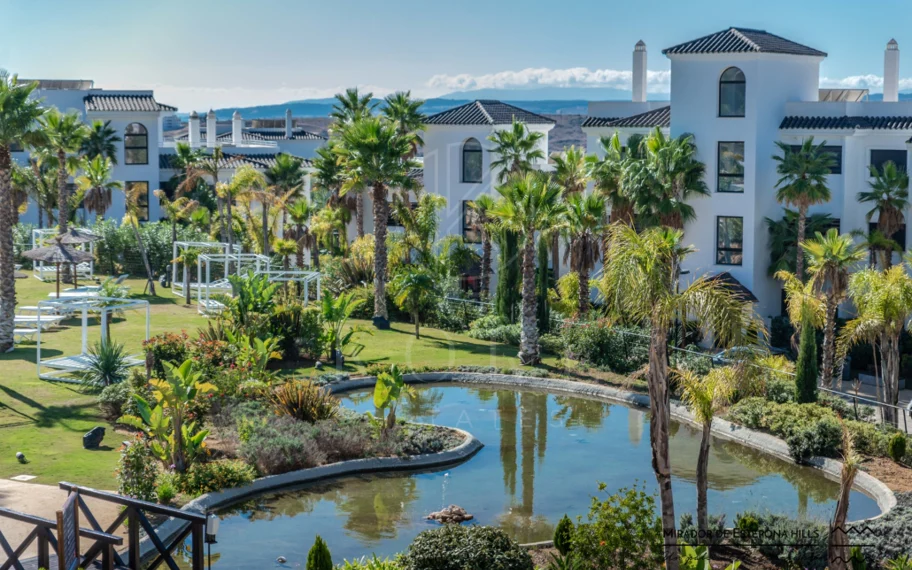 Elegante Apartamento de Diseño en Venta en Mirador de Estepona Hills con Licencia de Alquiler