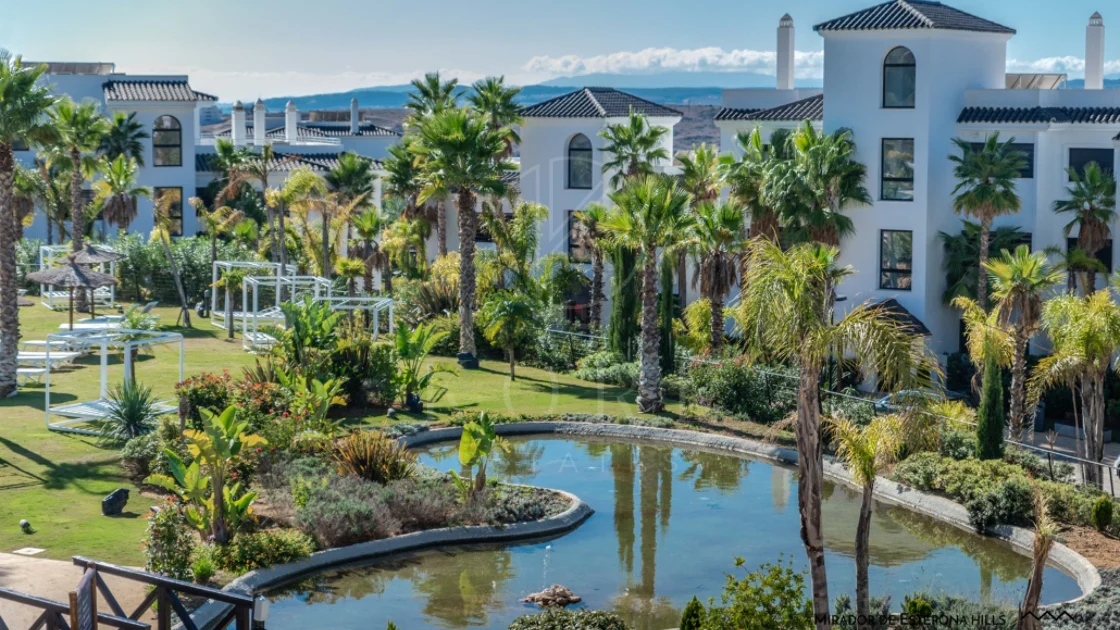 Elegante Apartamento de Diseño en Venta en Mirador de Estepona Hills con Licencia de Alquiler