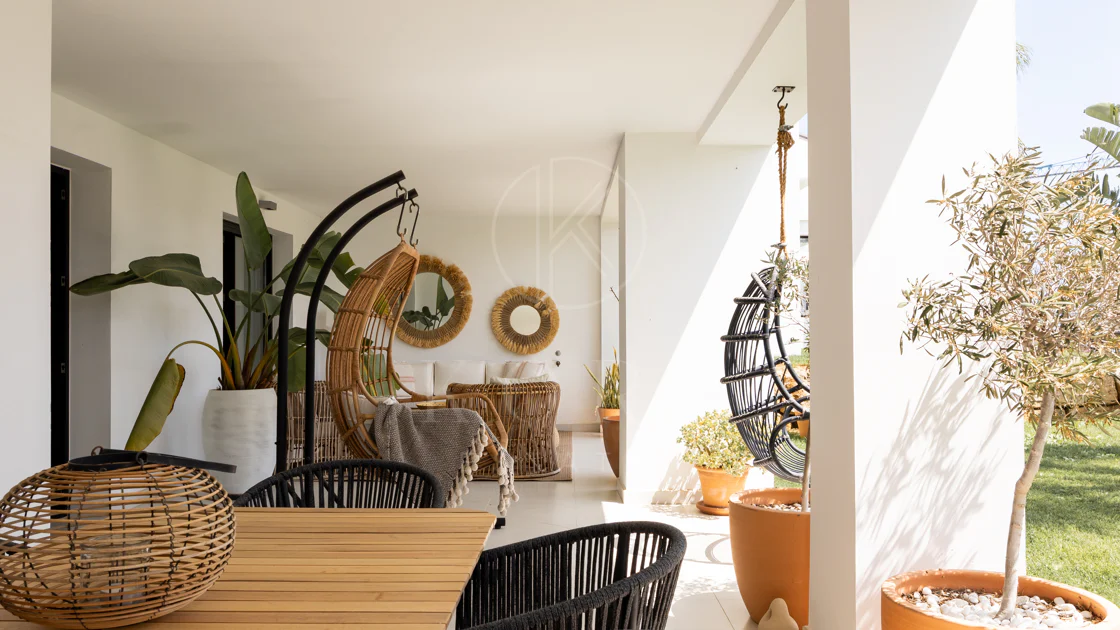 Elegante Apartamento de Diseño en Venta en Mirador de Estepona Hills con Licencia de Alquiler