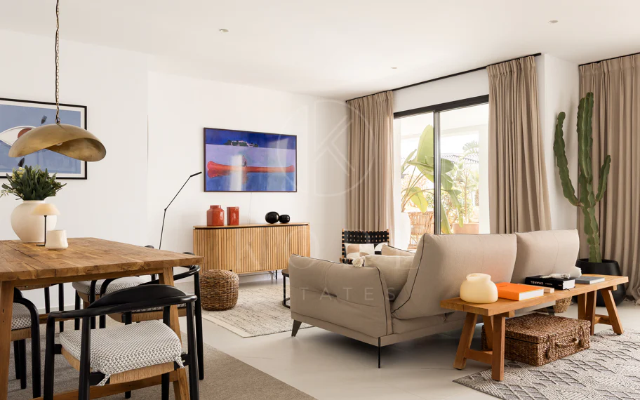 Elegante Apartamento de Diseño en Venta en Mirador de Estepona Hills con Licencia de Alquiler