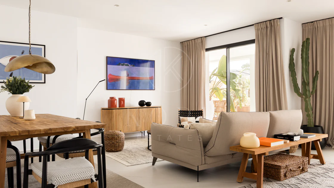 Elegante Apartamento de Diseño en Venta en Mirador de Estepona Hills con Licencia de Alquiler
