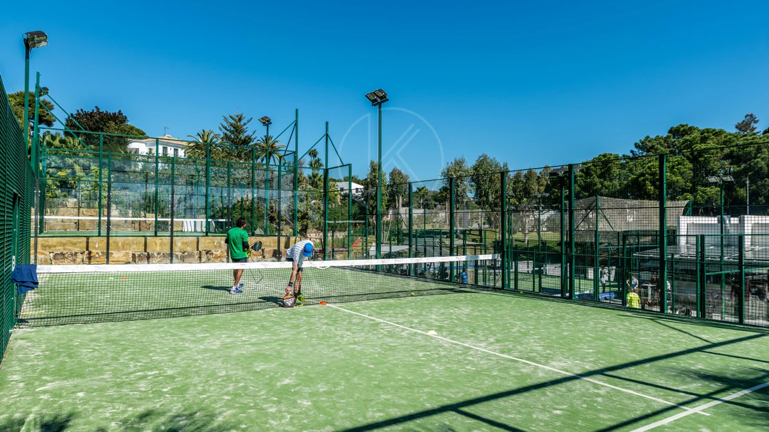 Elegante Apartamento de Diseño en Venta en Mirador de Estepona Hills con Licencia de Alquiler