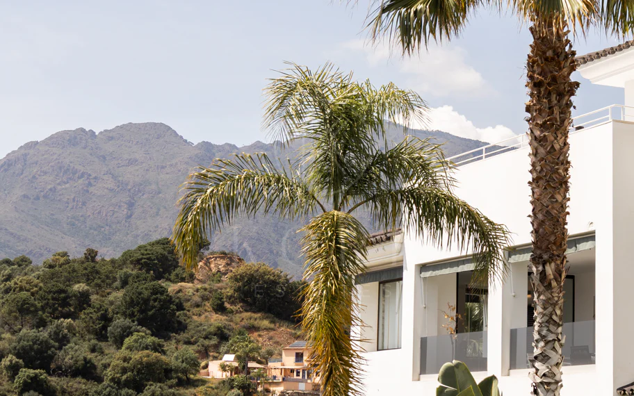 Elegante Apartamento de Diseño en Venta en Mirador de Estepona Hills con Licencia de Alquiler