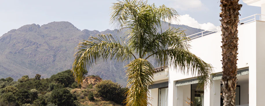 Elegante Apartamento de Diseño en Venta en Mirador de Estepona Hills con Licencia de Alquiler