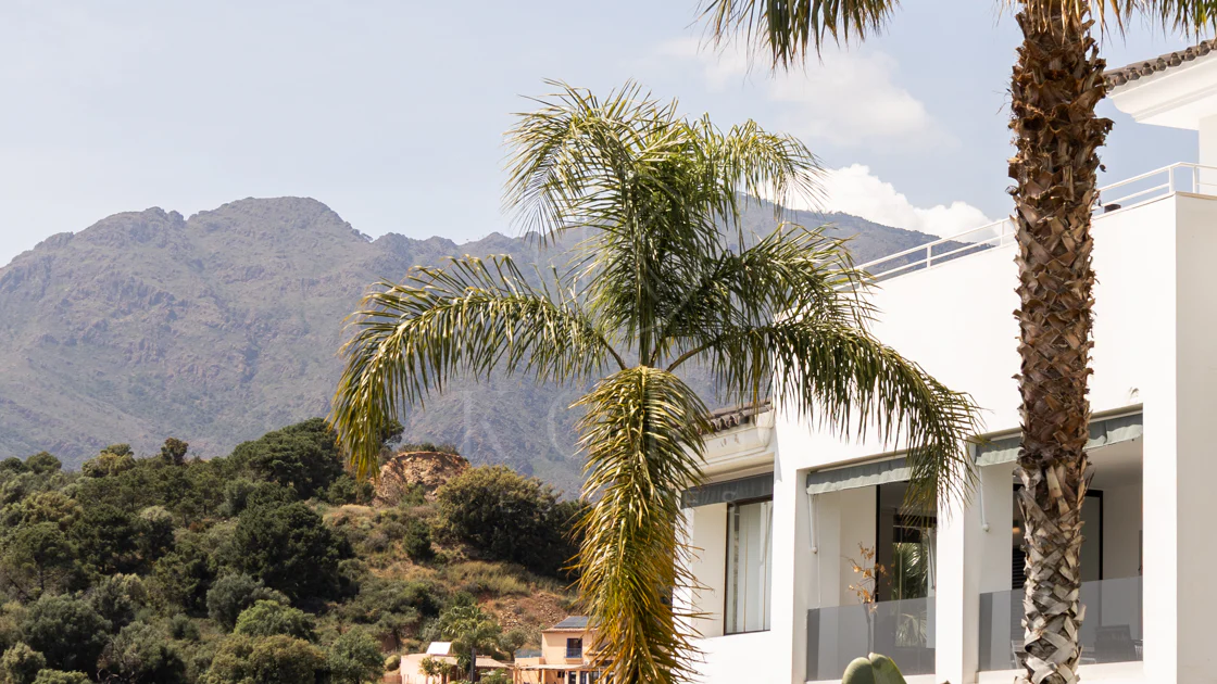 Elegante Apartamento de Diseño en Venta en Mirador de Estepona Hills con Licencia de Alquiler